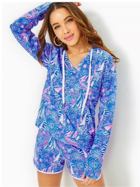 Lilly Pulitzer Tops - Hard to find print!!!! Lilly Pulitzer "Kiawah" hoodie and shorts set. Nwot